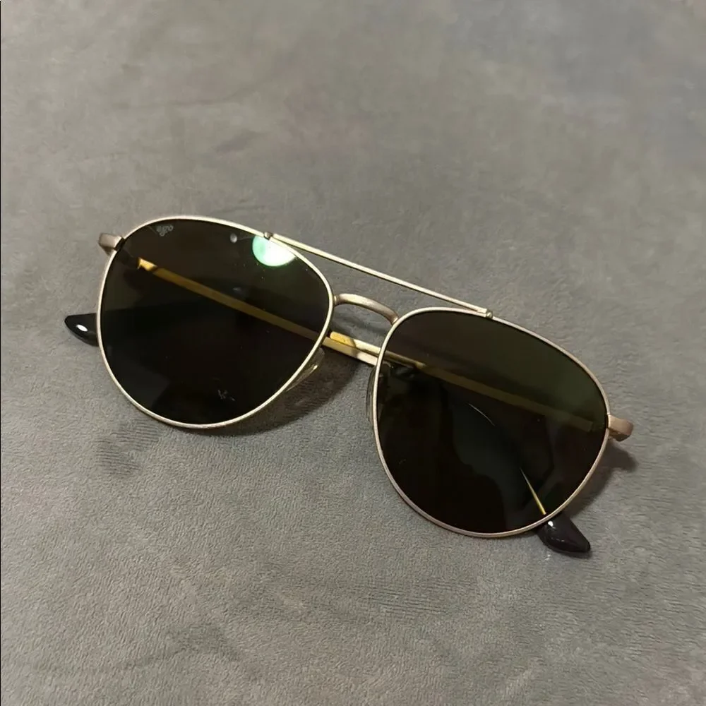 Classic Black Aviator Sunglasses NWT Gold and Black UNISEX - 100% UVA